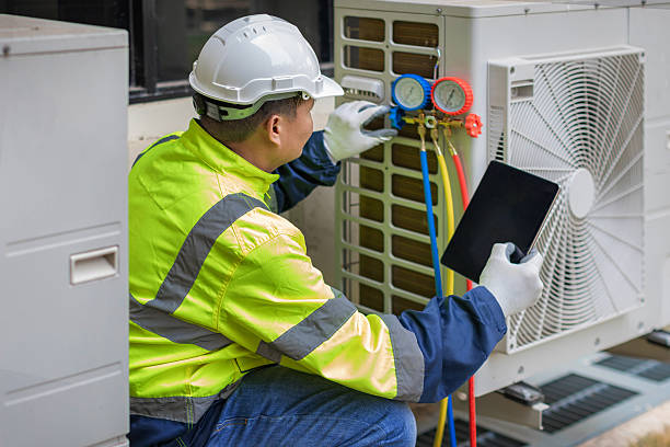 Professional Hvac technician working in Bentonville, VA
